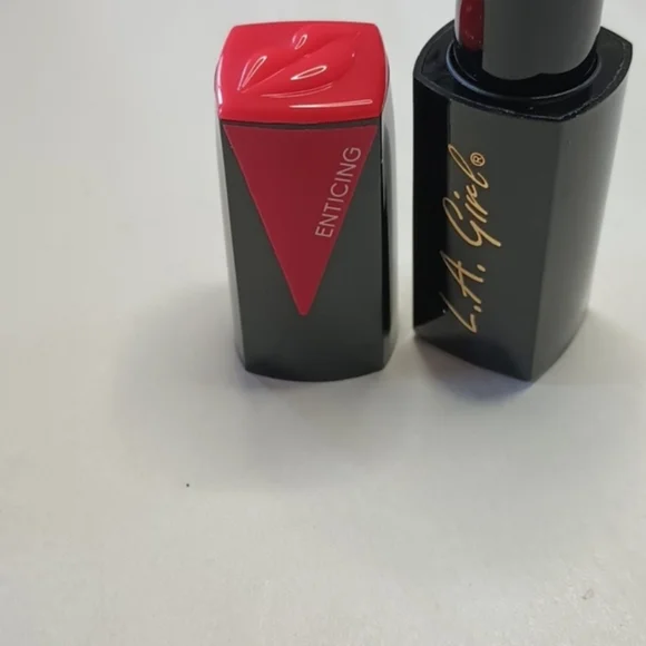 ๐น3/$12 LA Girl Lip Attraction Lipstick in Enticing - Picture 3 of 7